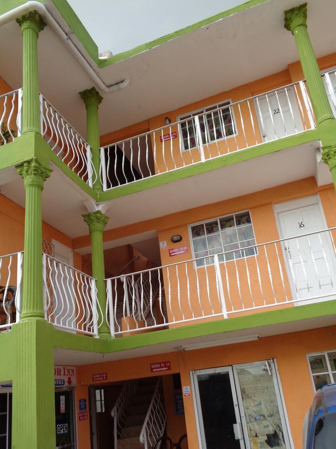 Tropical Manor Inn Half-Way-Tree كينغستون المظهر الخارجي الصورة